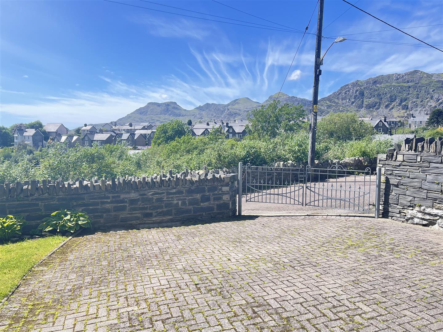 Tom Parry High Street, Blaenau Ffestiniog